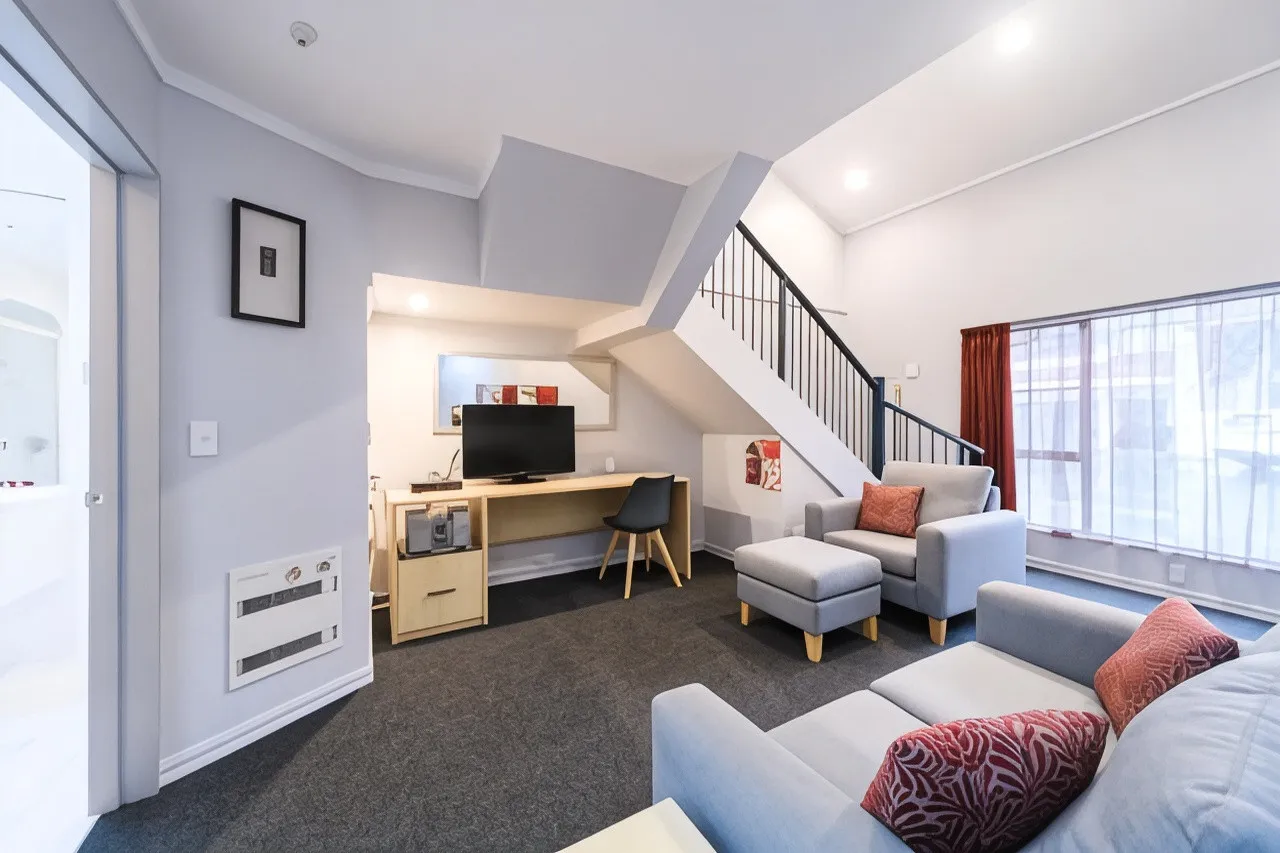 Aubyn Court Spa Motel — rooms and atmosphere