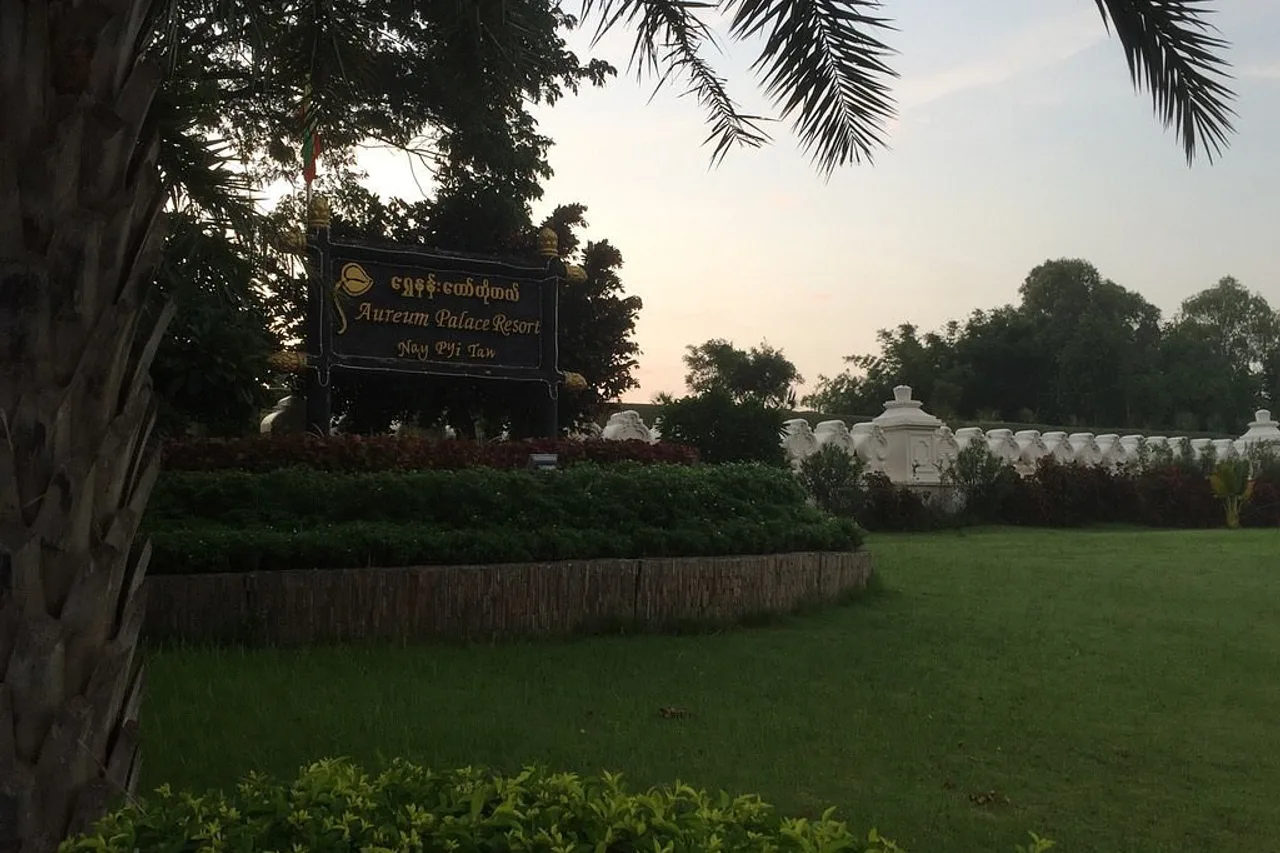 Aureum Palace Hotel &amp; Resort Nay Pyi Taw — rooms and atmosphere