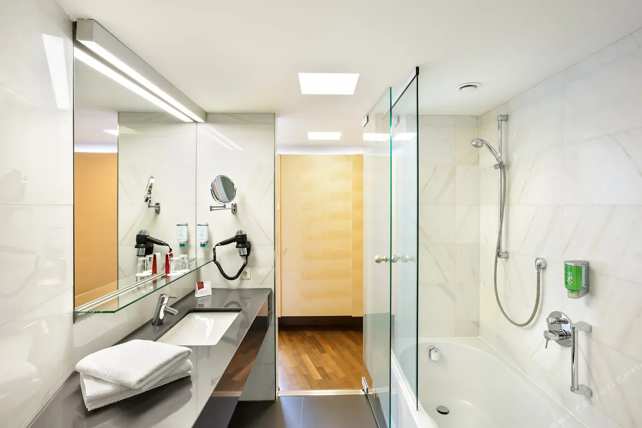 Austria Trend Hotel Congress Innsbruck — rooms and atmosphere