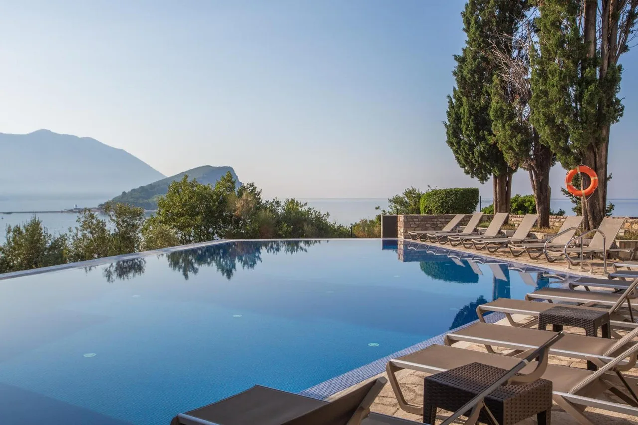 Avala Resort & Villas — บุดวา