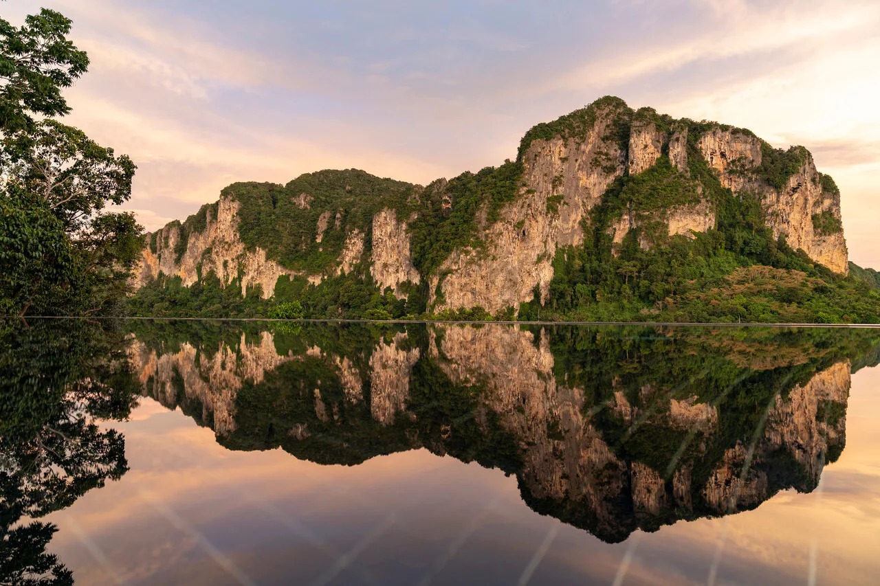 Avani Ao Nang Cliff Krabi Resort — rooms and atmosphere