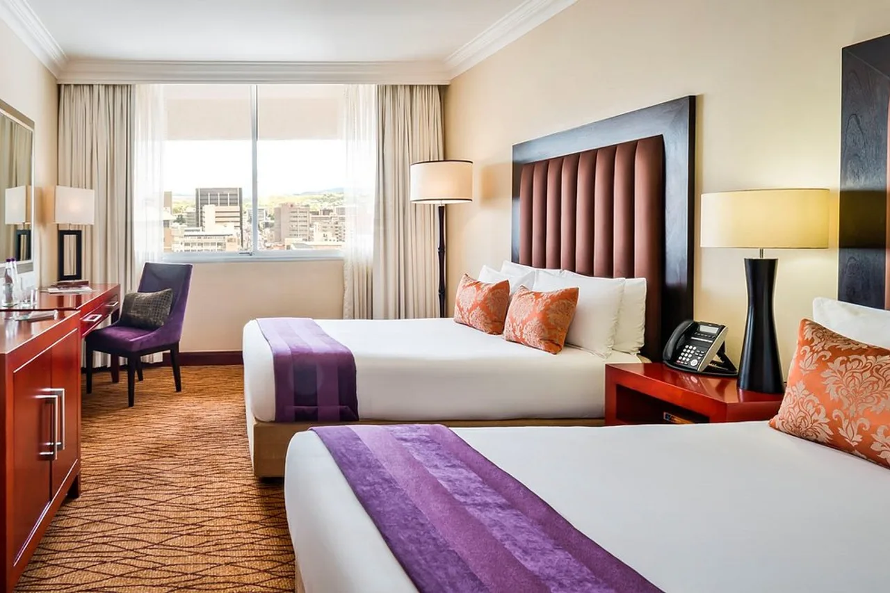 Avani Windhoek Hotel &amp; Casino — ภาพห้องพักและบรรยากาศ