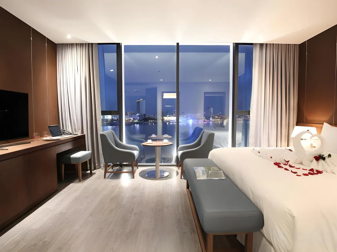 Avora Hotel — rooms and atmosphere