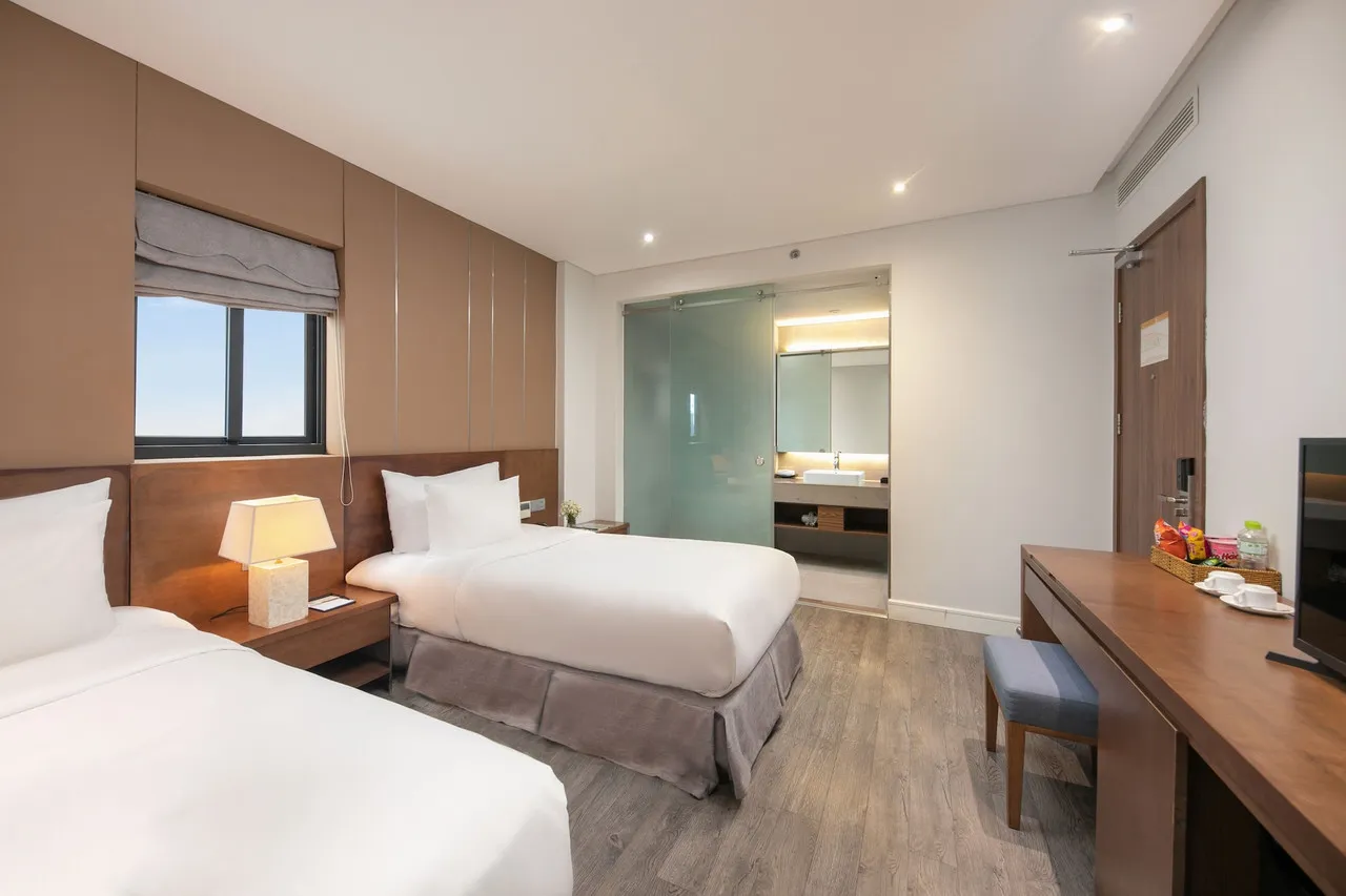 Avora Hotel — rooms and atmosphere