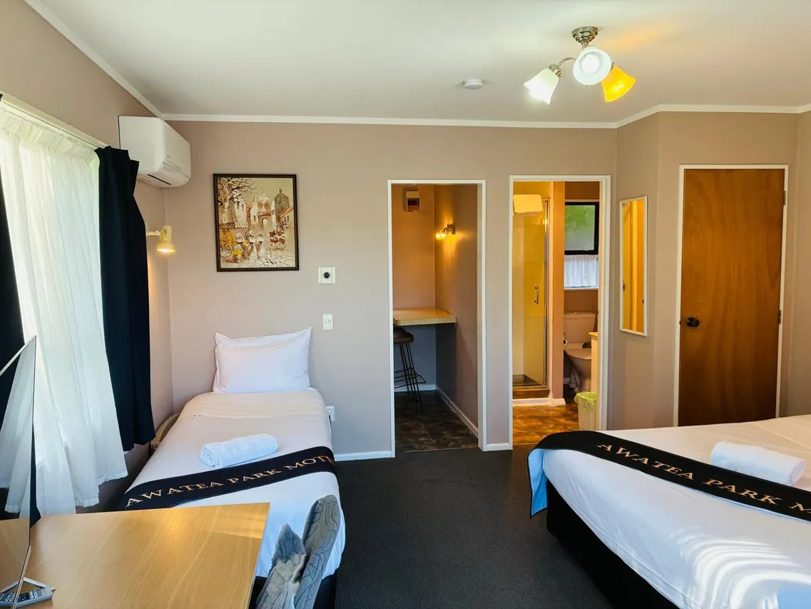 Awatea Park Motor Lodge — rooms and atmosphere
