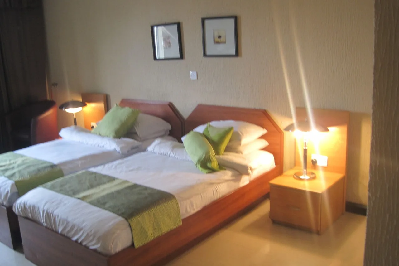 Axari Hotel & Suites — ภาพห้องพักและบรรยากาศ