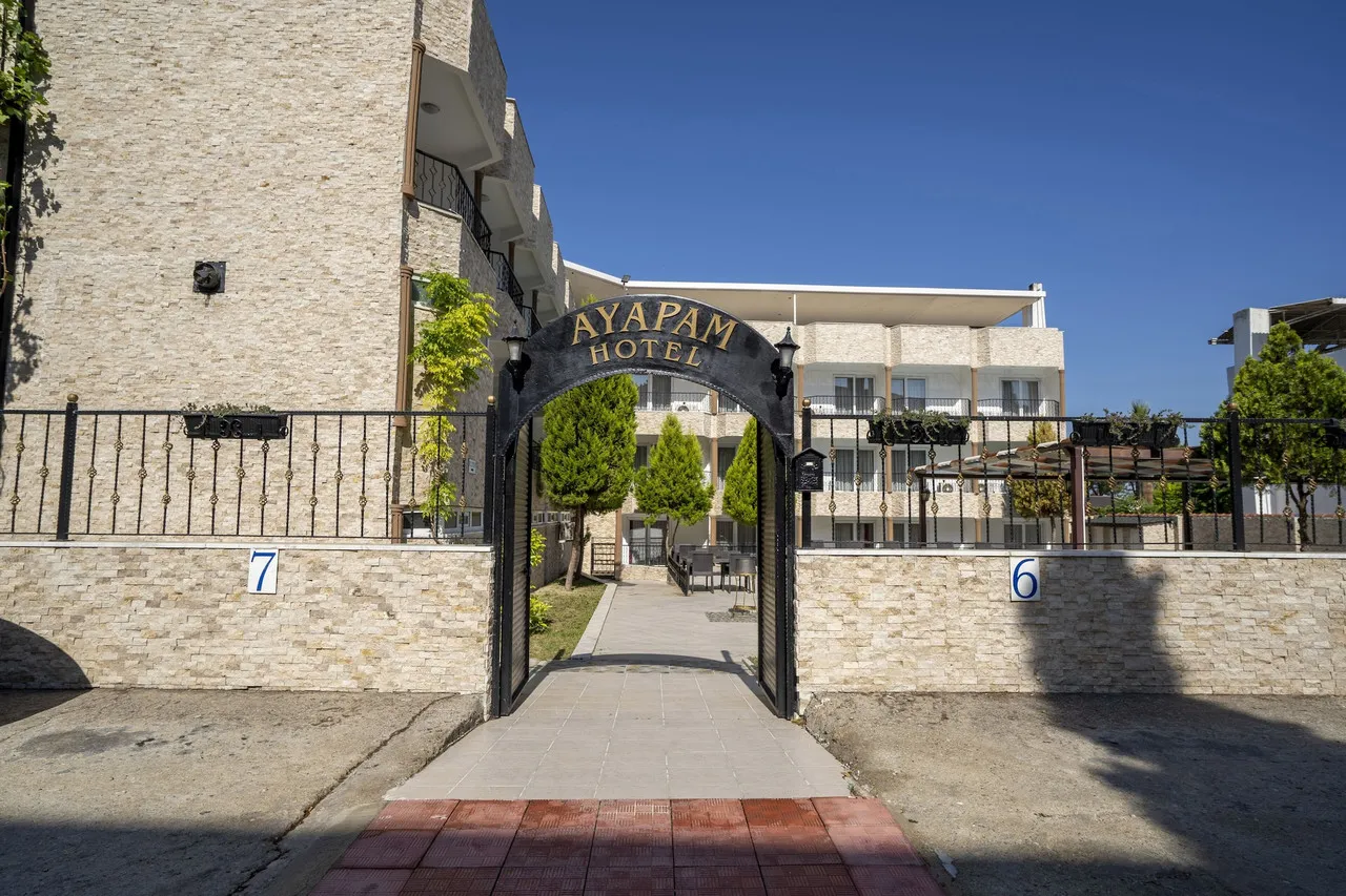 Ayapam Hotel — rooms and atmosphere