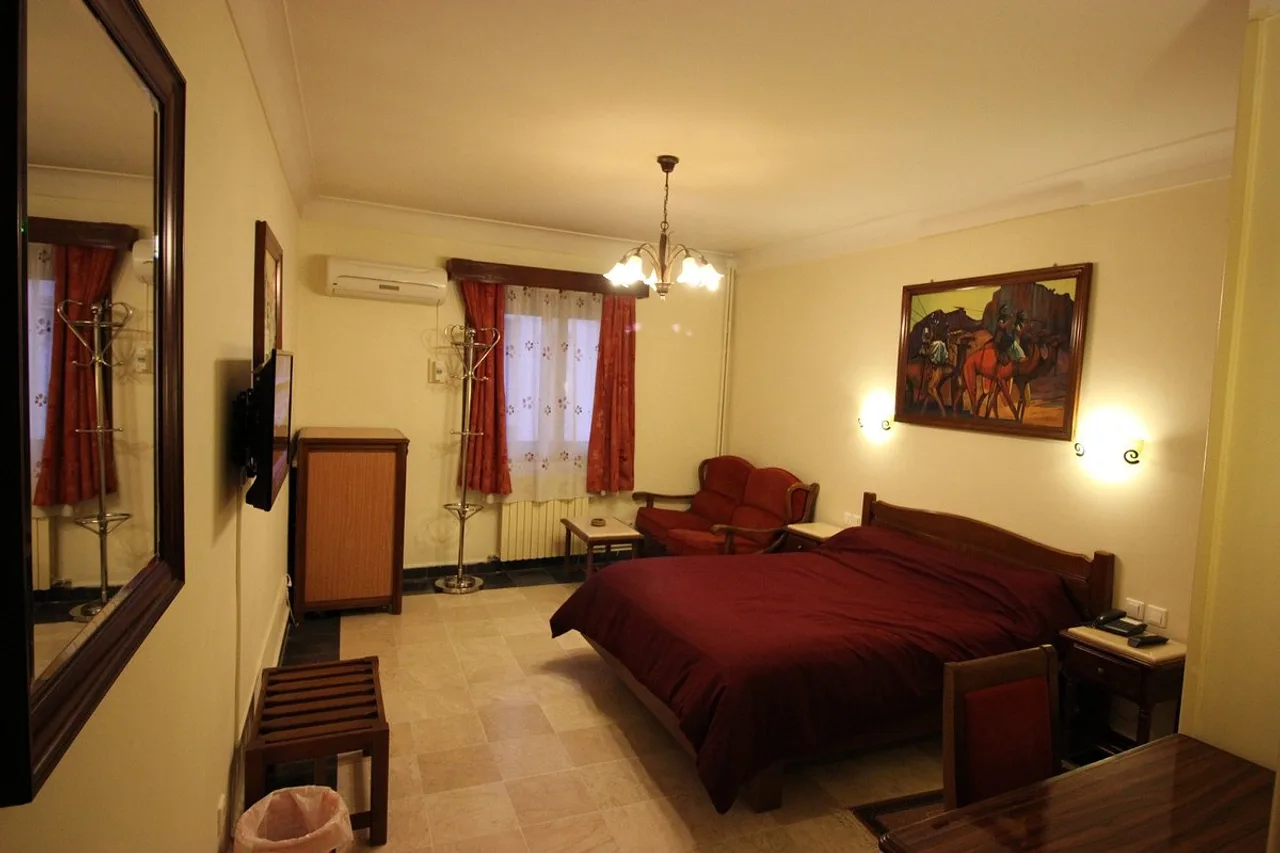 AZ Hotel Hydra — ภาพห้องพักและบรรยากาศ