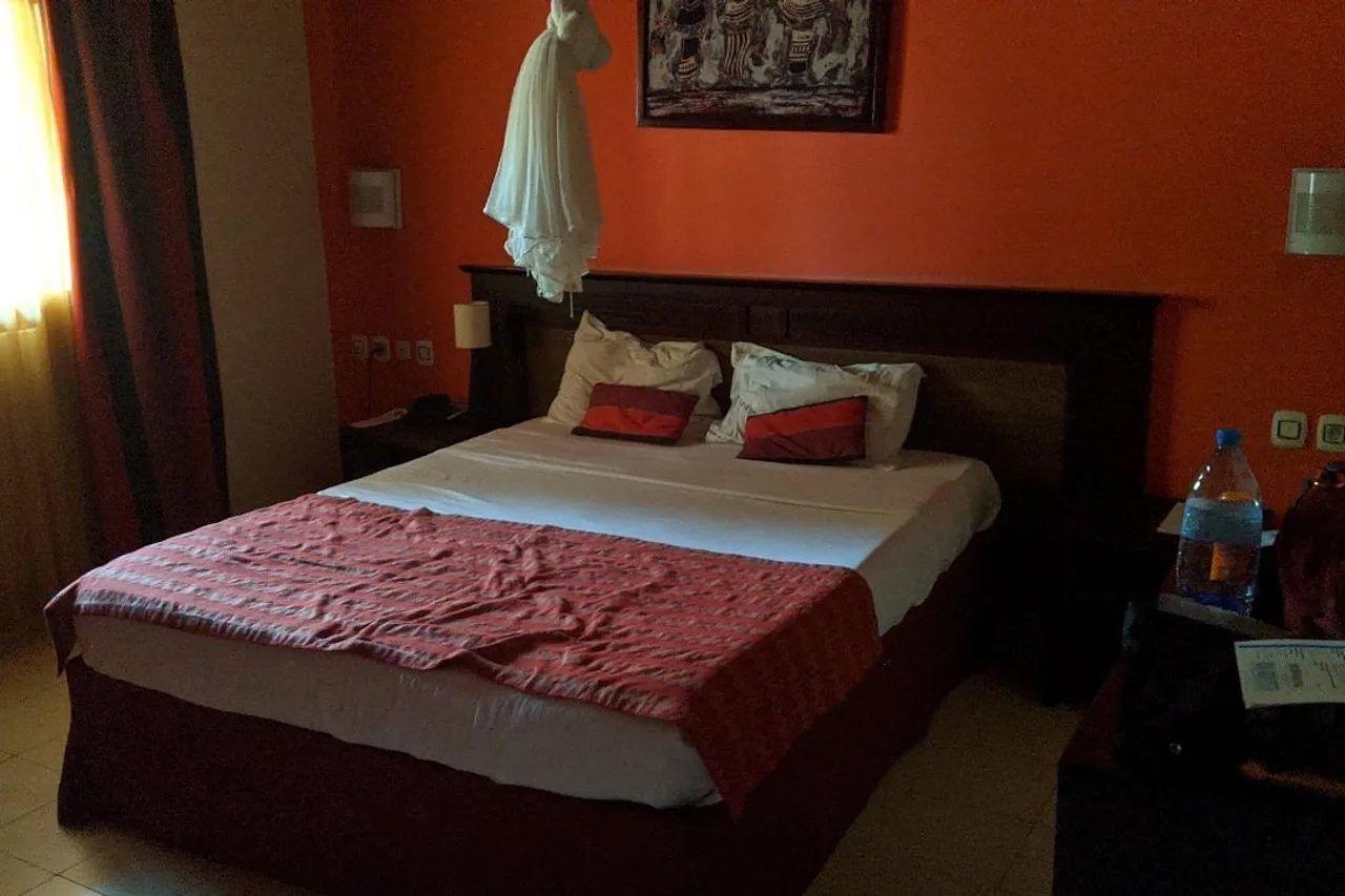 Azalai Hotel 24 de Setembro Bissau — rooms and atmosphere