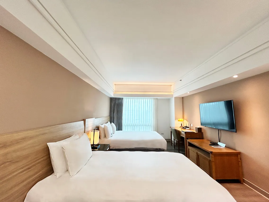 Azure Hotel Hualien City — rooms and atmosphere