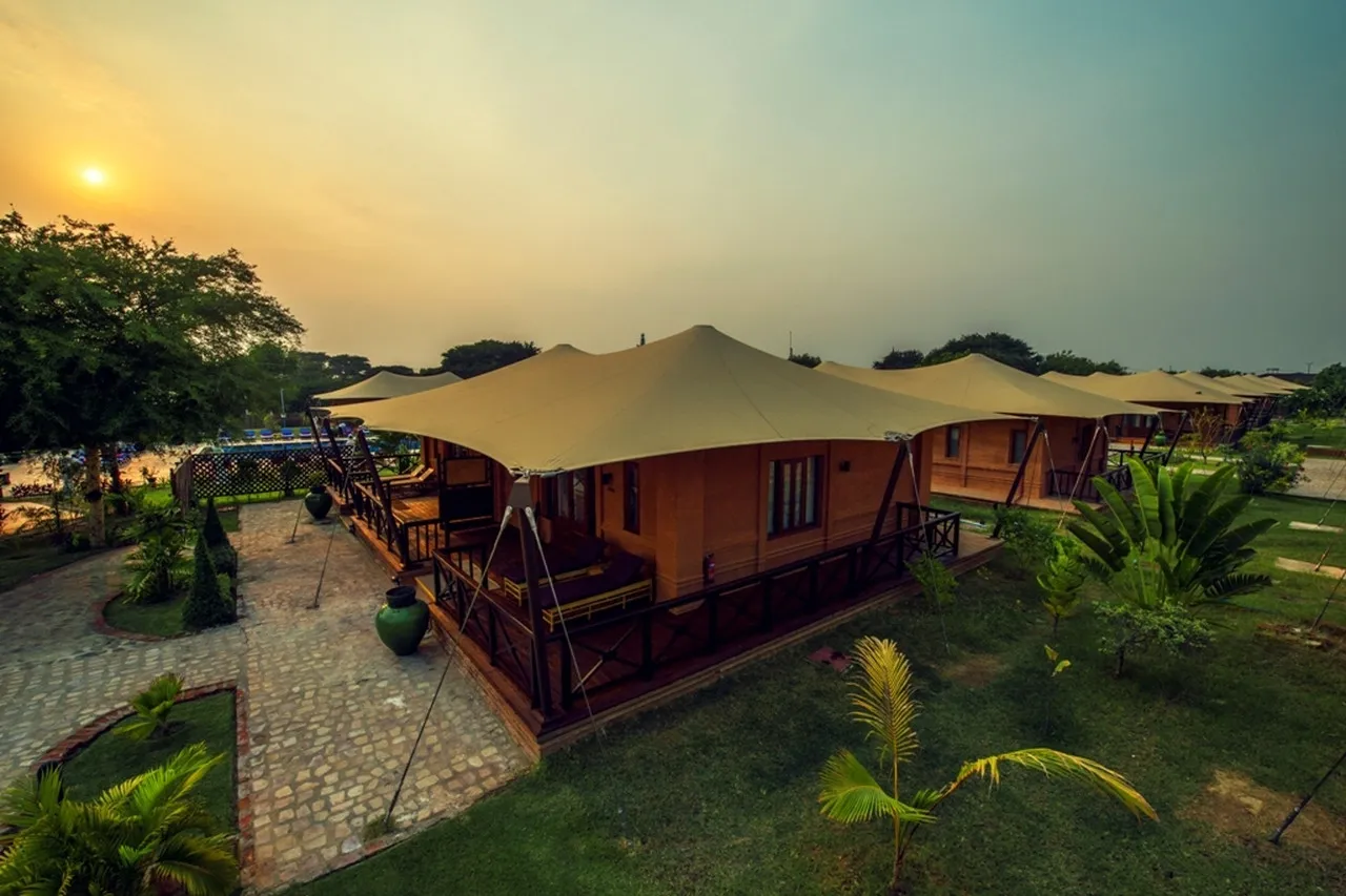 Bagan Lodge — rooms and atmosphere