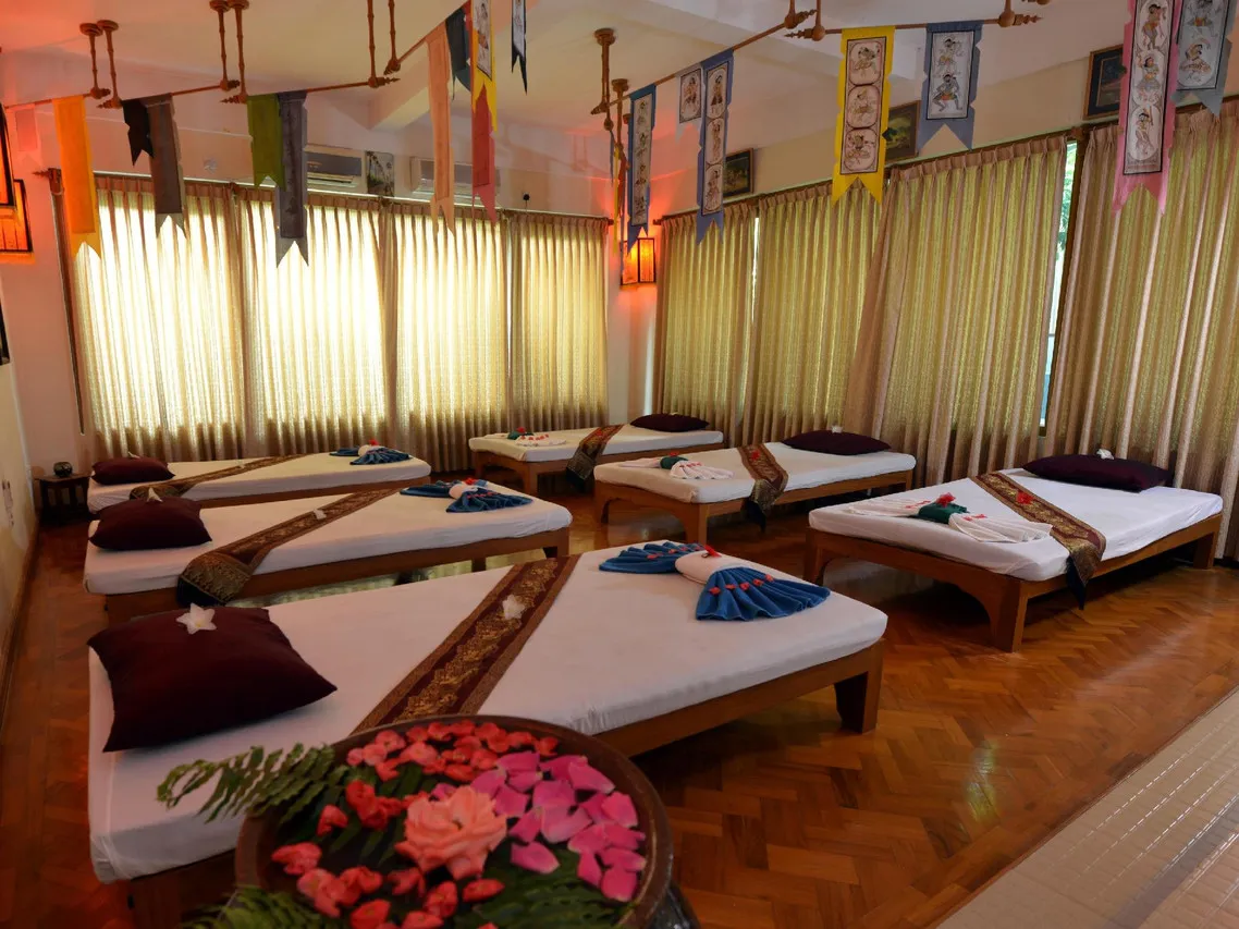 Bagan Thande Hotel — rooms and atmosphere