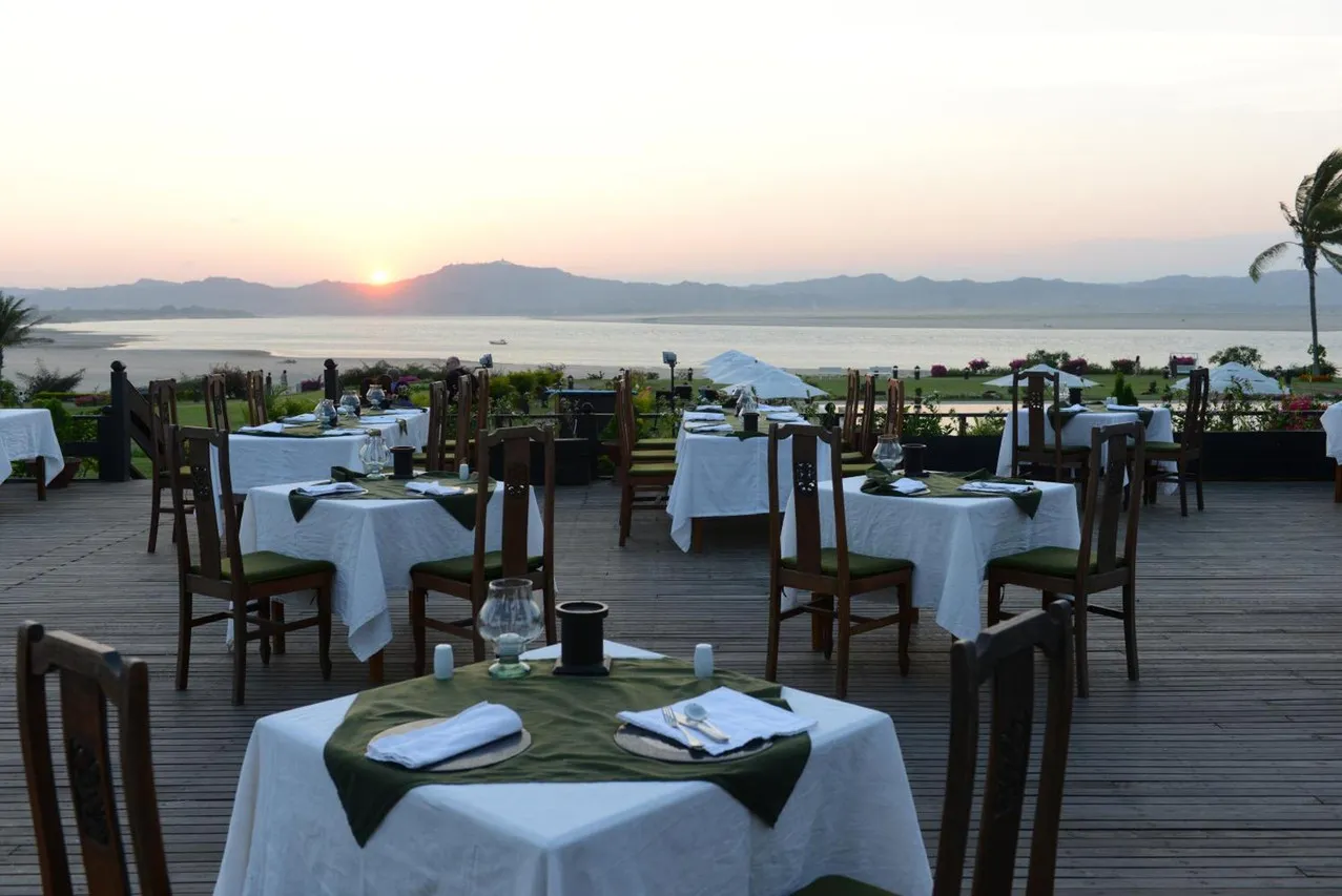 Bagan Thiripyitsaya Sanctuary Resort — rooms and atmosphere