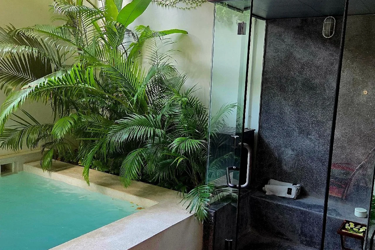 Baitong Hotel & Resort — rooms and atmosphere
