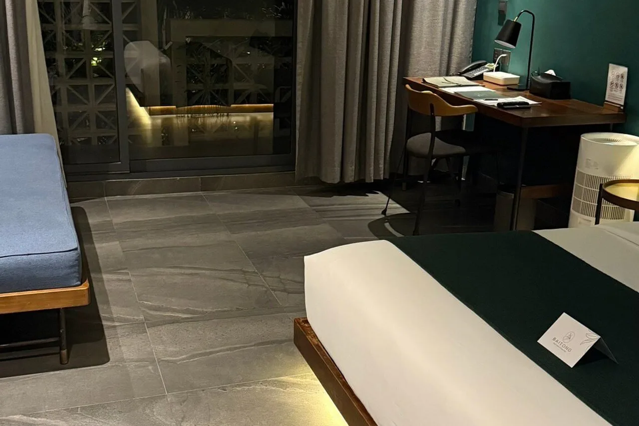 Baitong Hotel & Resort — rooms and atmosphere