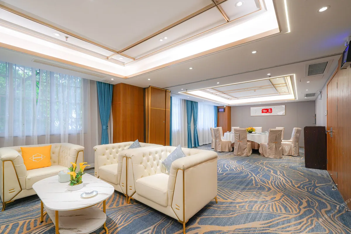 Baiyun City Hotel Guangzhou Railway Station — rooms and atmosphere