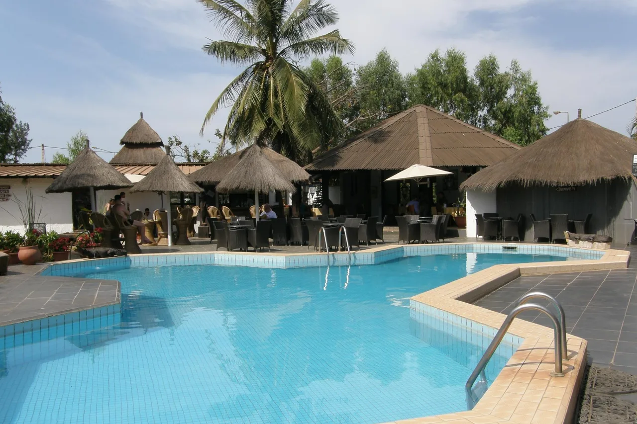 Bakotu Hotel — โรงแรมในบันจูล