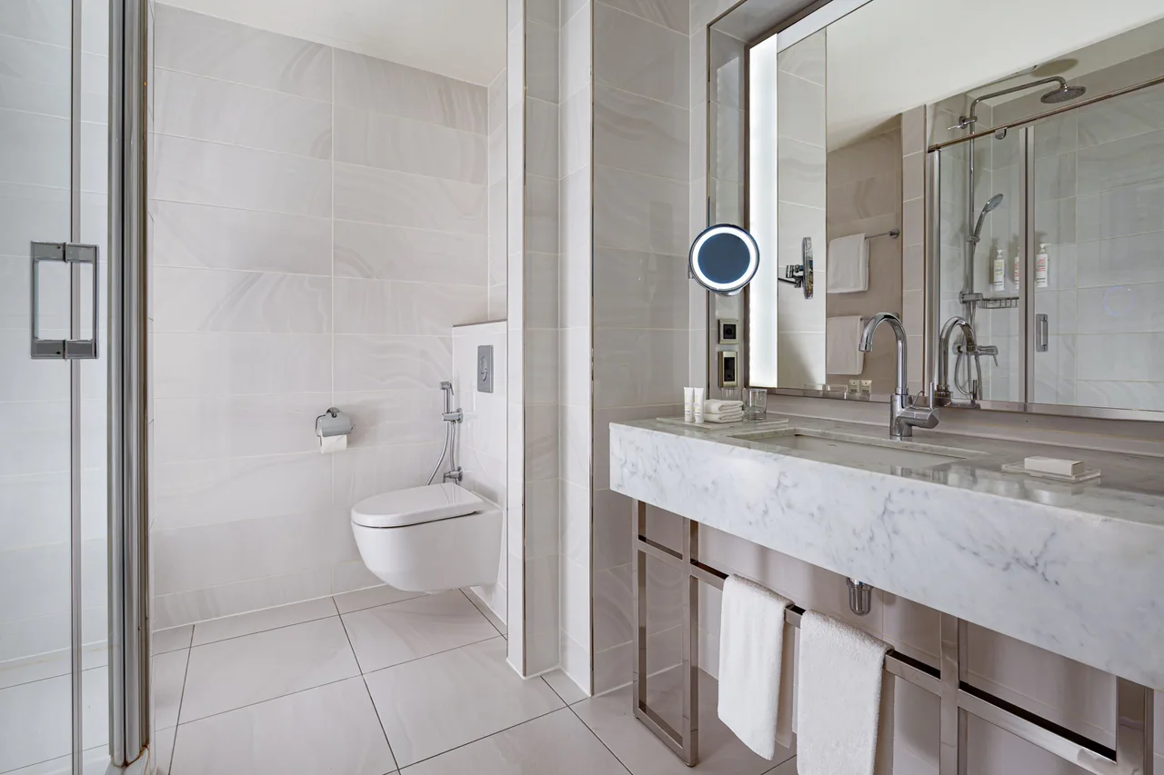 Baku Marriott Hotel Boulevard — rooms and atmosphere