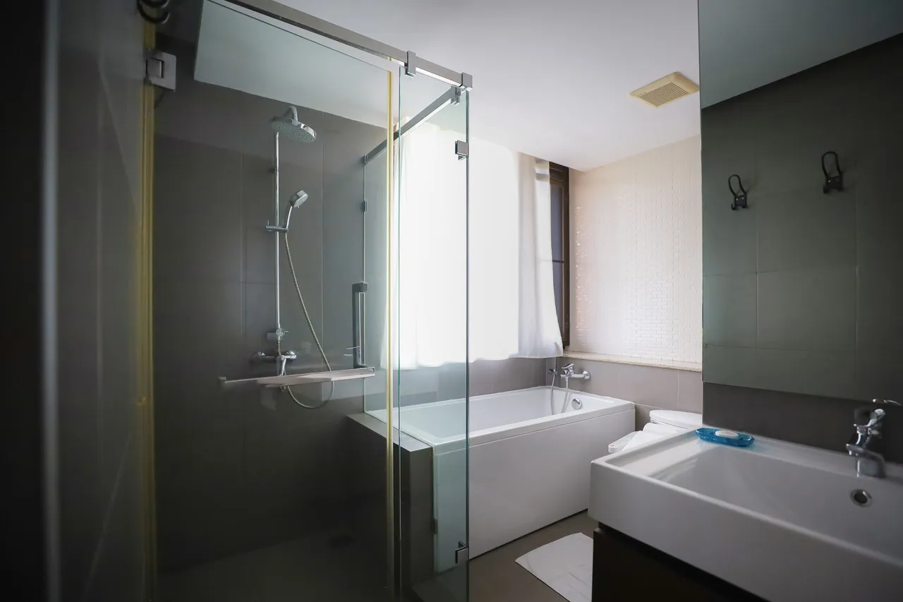 Balcony Courtyard Sriracha Hotel & Serviced Apartments — rooms and atmosphere