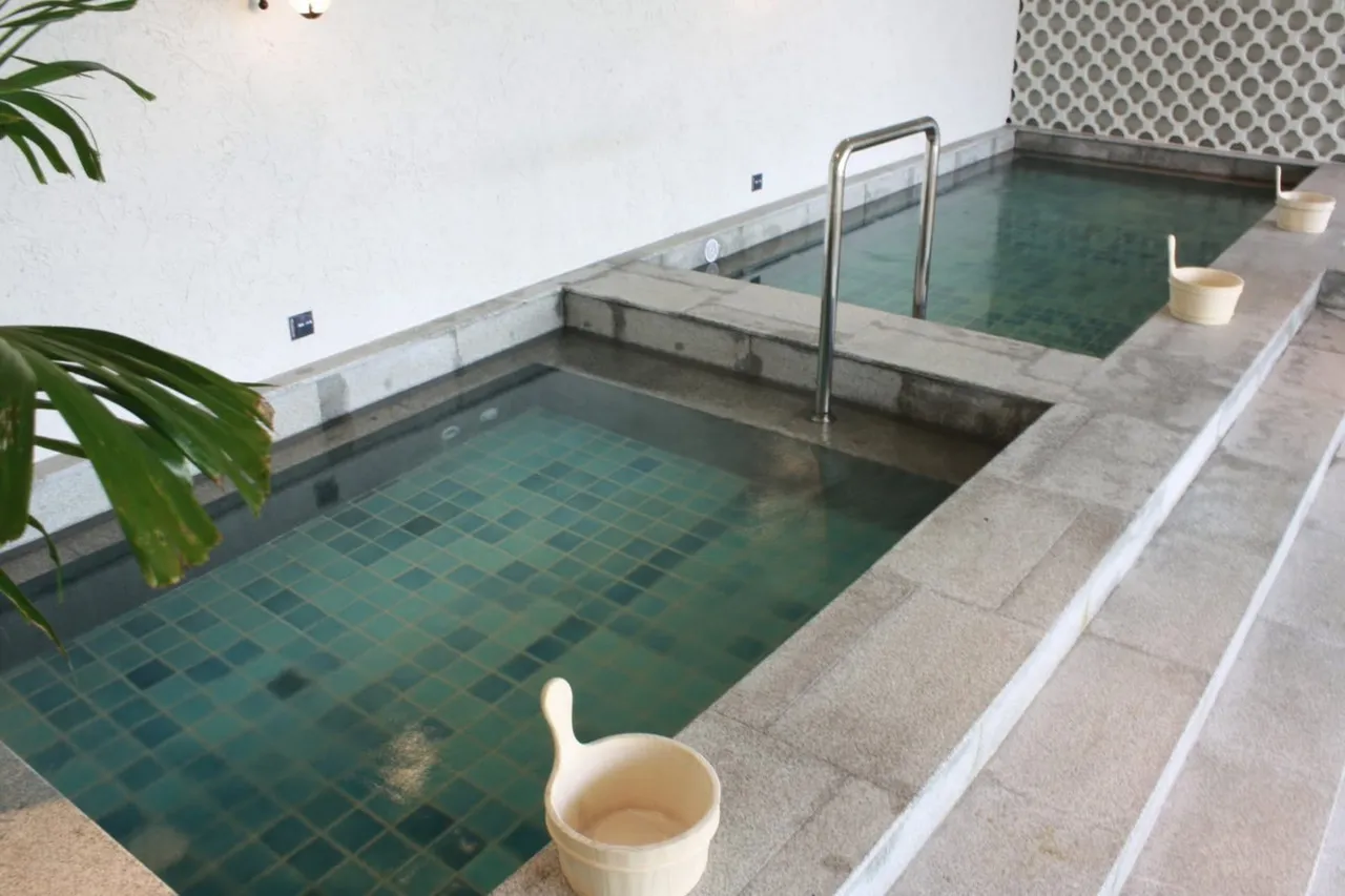 Balcony Courtyard Sriracha Hotel & Serviced Apartments — rooms and atmosphere