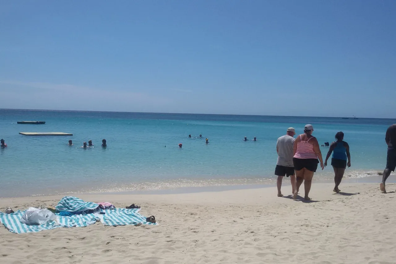 Bananarama Dive & Beach Resort — ภาพห้องพักและบรรยากาศ