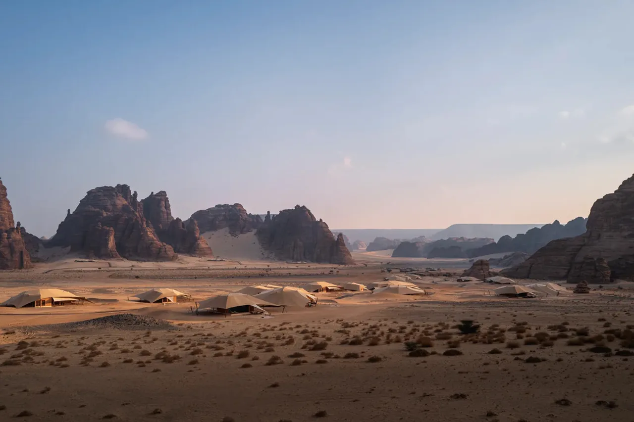 6 โรงแรมน่าพักใน AlUla ซาอุดีอาระเบีย — รีวิวจัดอันดับ ที่พักเมืองโบราณกลางทะเลทราย