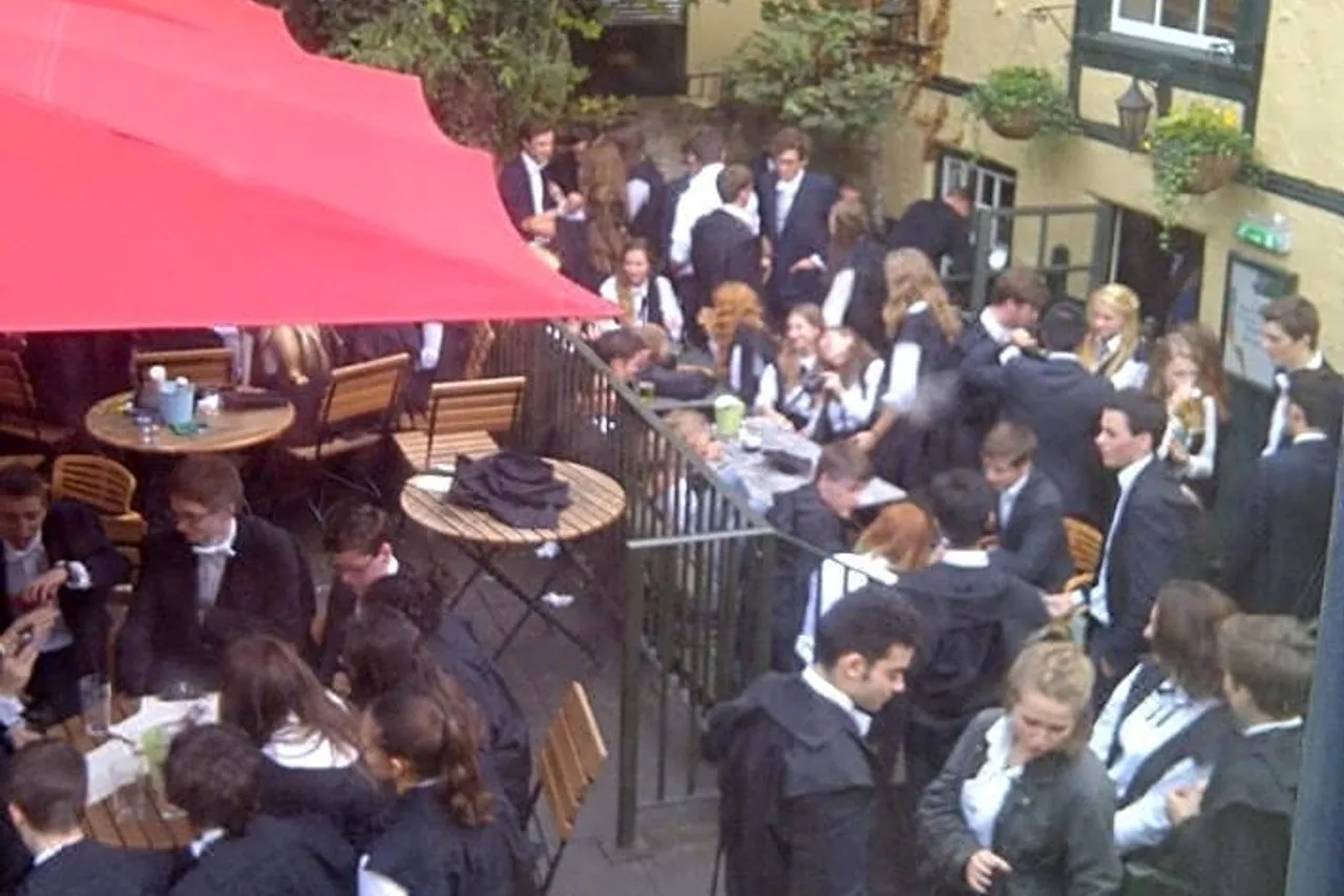 Bath Place Hotel — ภาพห้องพักและบรรยากาศ