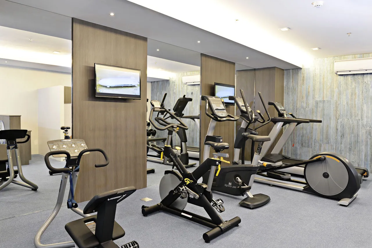 Bayfront Hotel Cebu — rooms and atmosphere