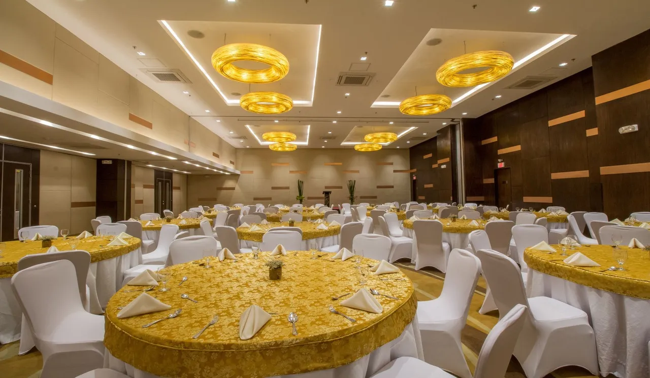 Bayfront Hotel Cebu — rooms and atmosphere