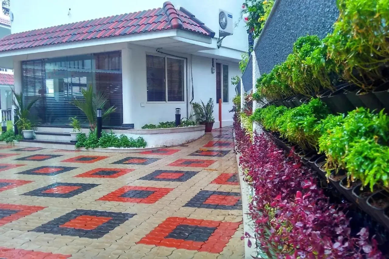 B'Canti Boutique Beach Resort — rooms and atmosphere