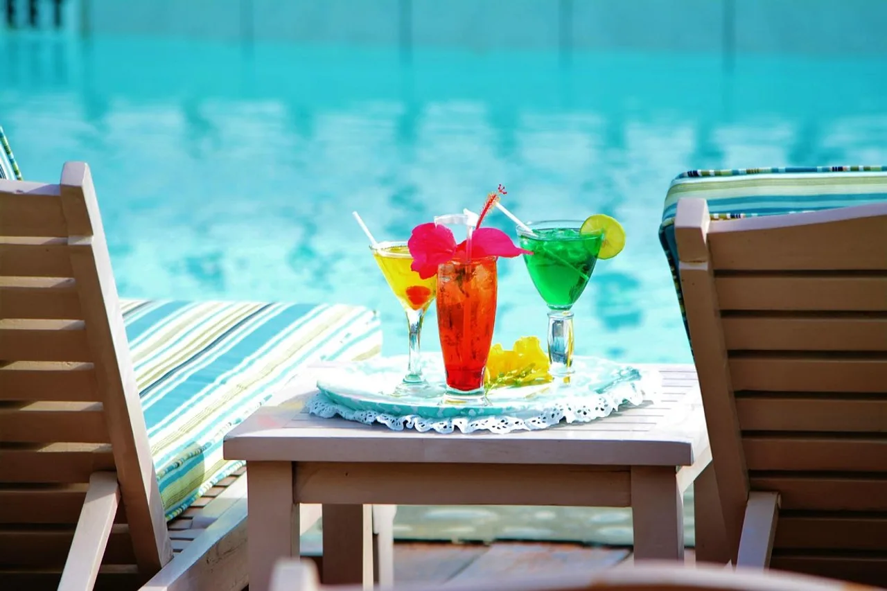Beachcombers Hotel — ภาพห้องพักและบรรยากาศ
