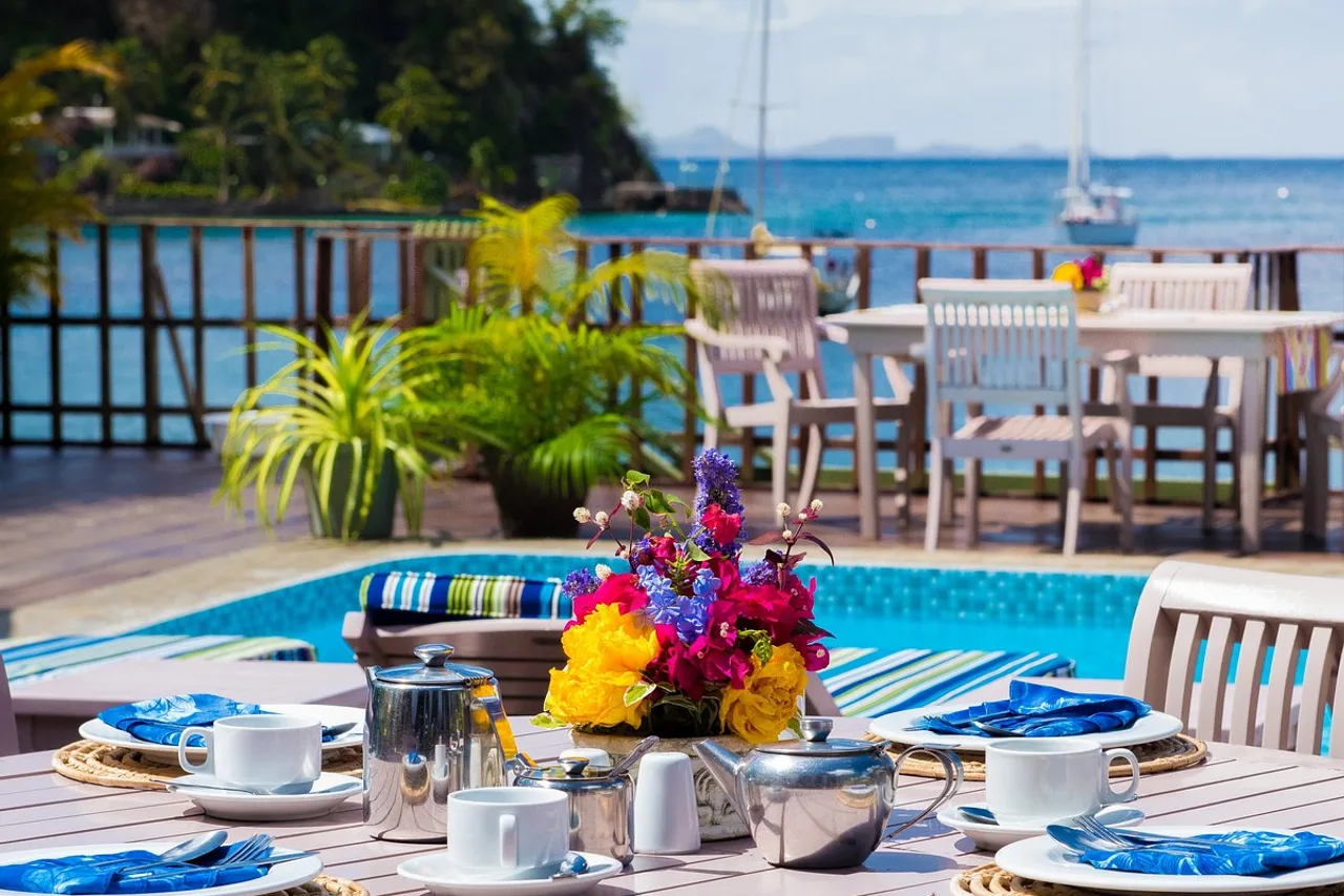 Beachcombers Hotel — ภาพห้องพักและบรรยากาศ