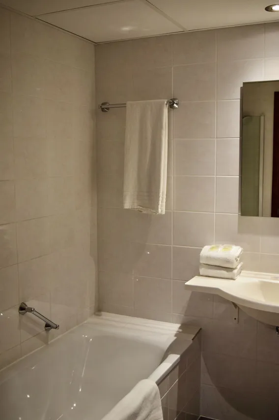 Bedford Hotel & Congress Centre — rooms and atmosphere