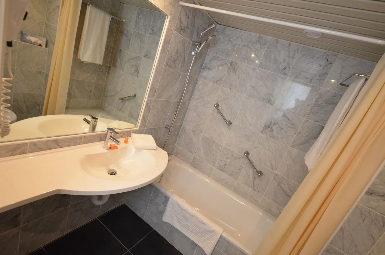 Bedford Hotel & Congress Centre — rooms and atmosphere