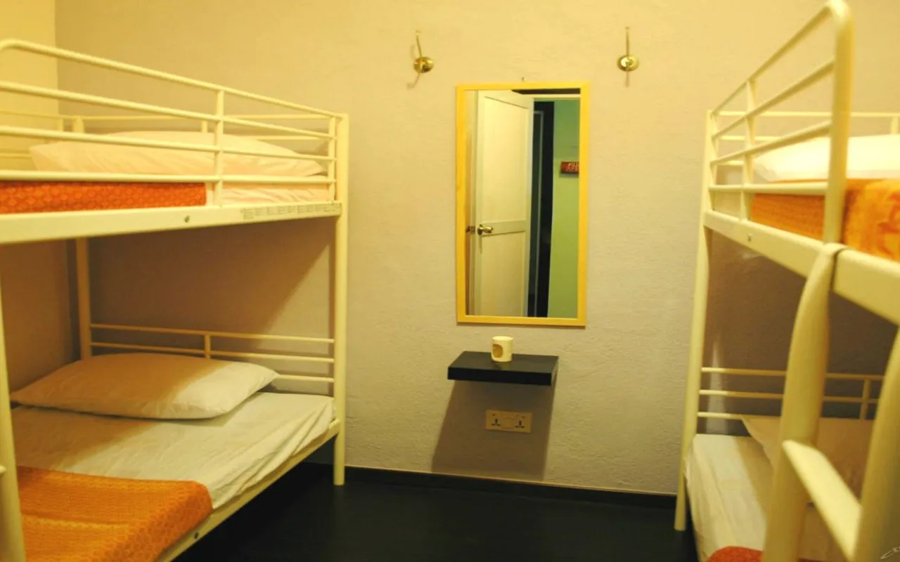 Beds and Dreams Inn @ Clarke Quay — rooms and atmosphere