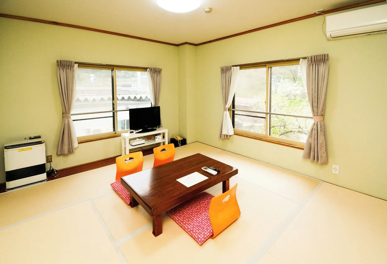 Belle Vue Nishiura — rooms and atmosphere