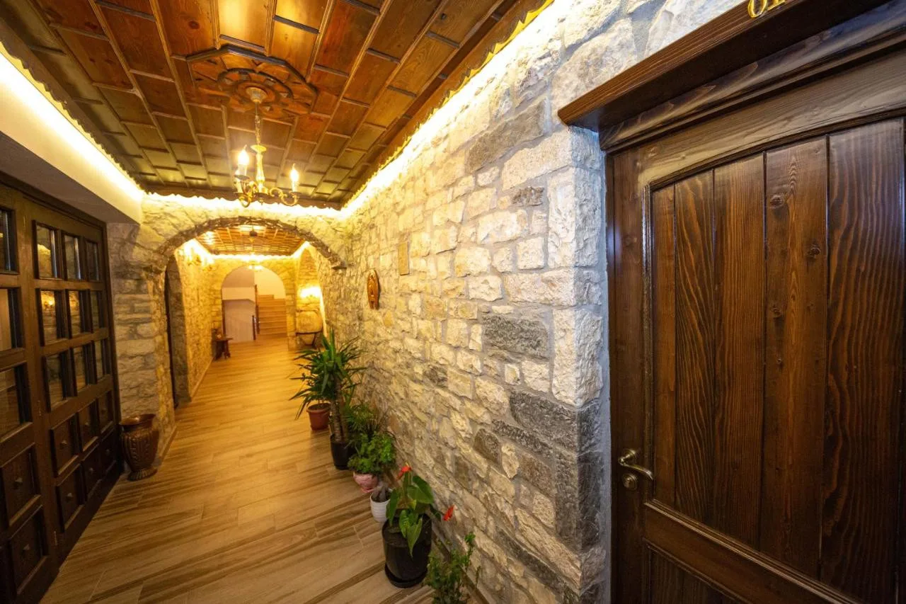 Berati Castle Hotel — ภาพห้องพักและบรรยากาศ