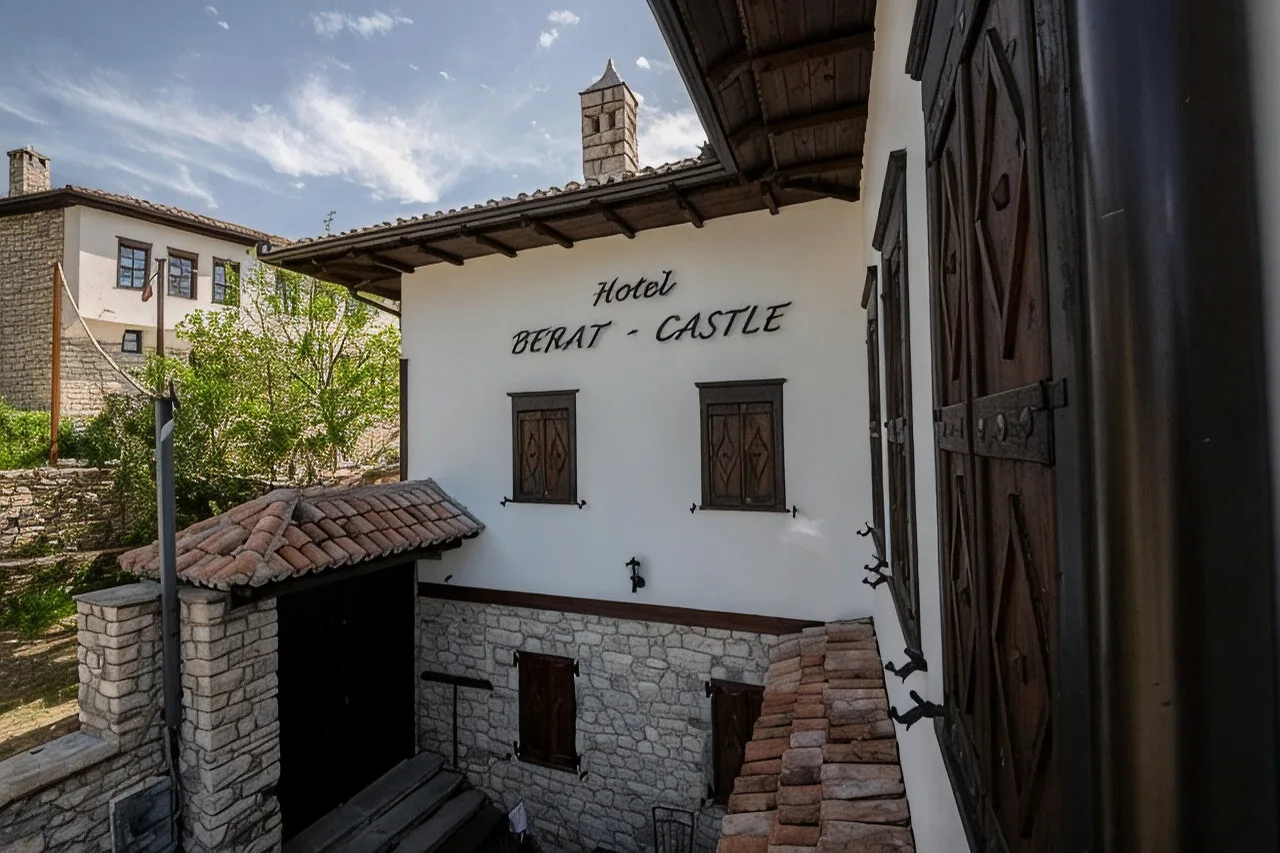 Berati Castle Hotel — ภาพห้องพักและบรรยากาศ