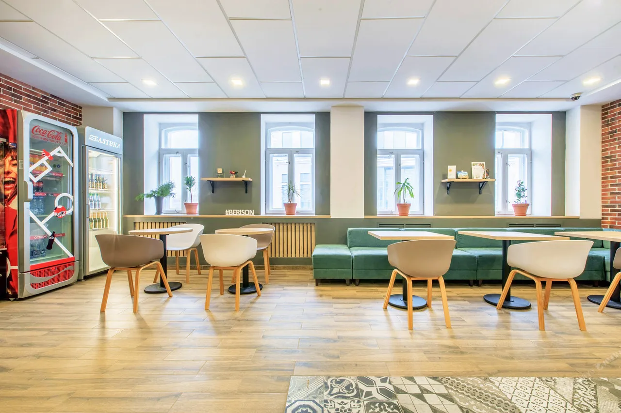 Lowcost Hotel Berison Kamala — rooms and atmosphere