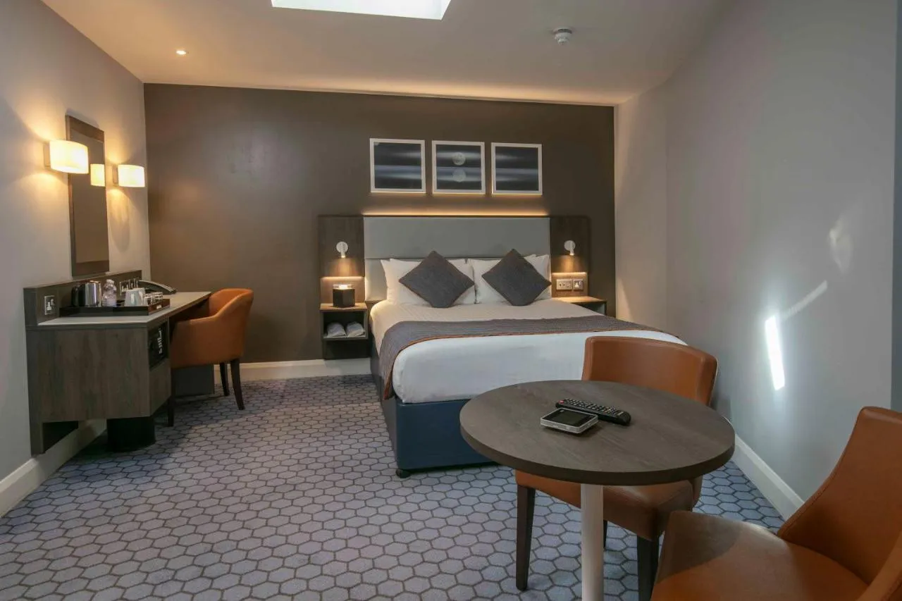 Best Western Plus Vauxhall Hotel — rooms and atmosphere