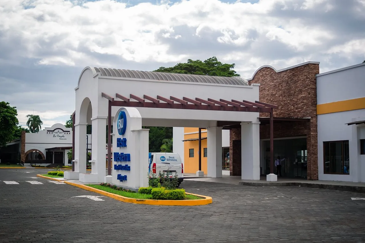Best Western Las Mercedes Airport Managua — ภาพห้องพักและบรรยากาศ