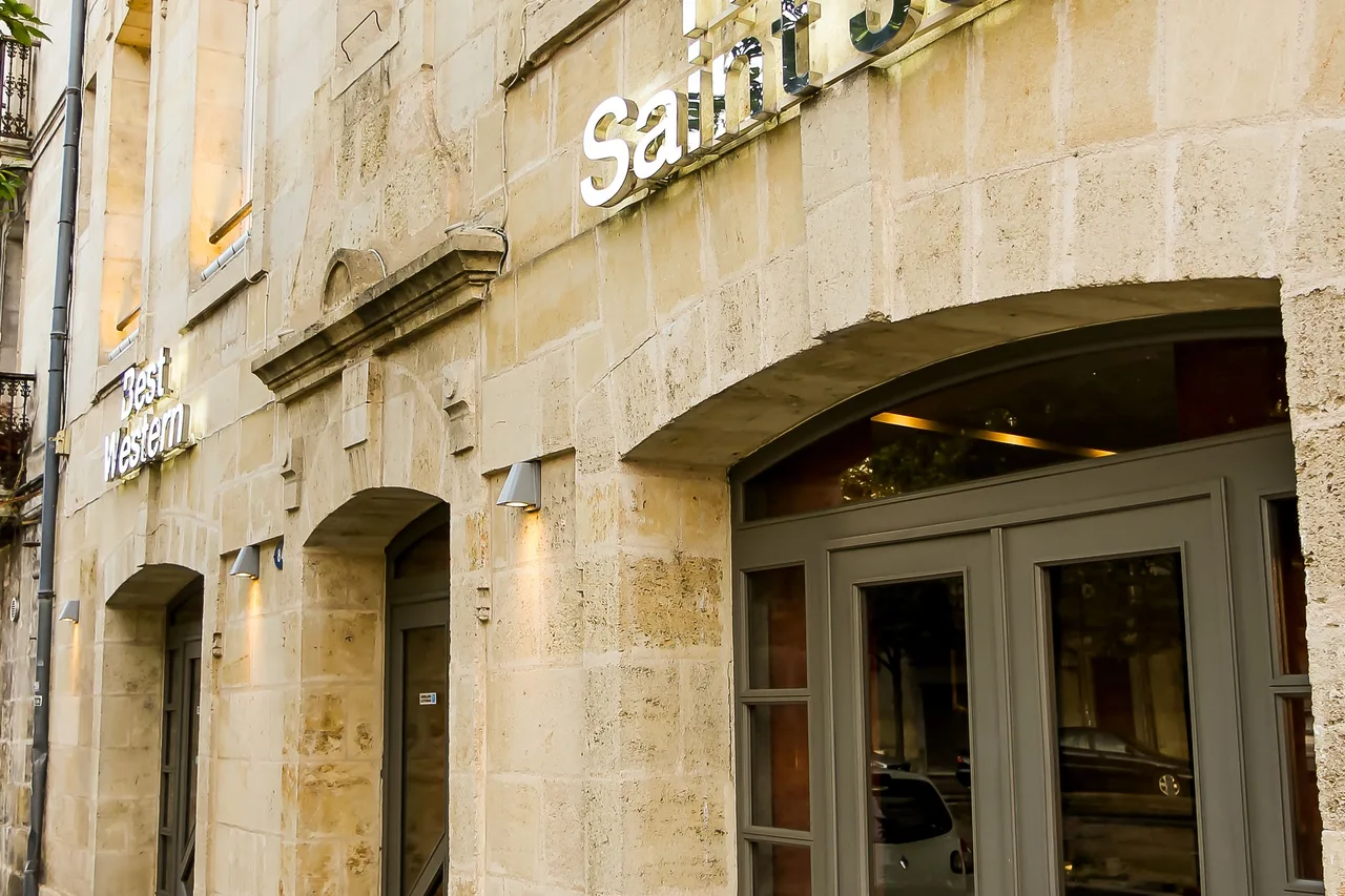 Best Western Plus Gare Saint-Jean — rooms and atmosphere