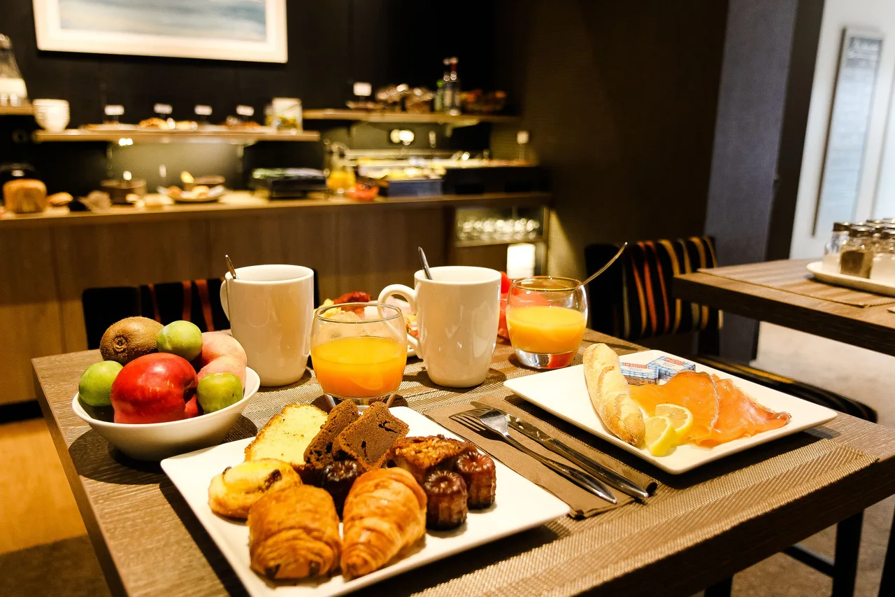 Best Western Plus Gare Saint-Jean — rooms and atmosphere
