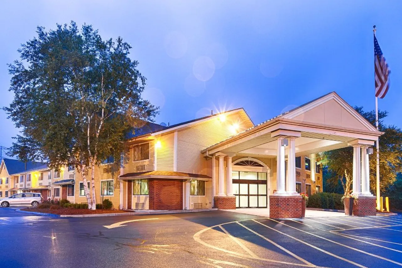Best Western Plus The Inn at Sharon/Foxboro — โรงแรมในใกล้ Gillette Stadium
