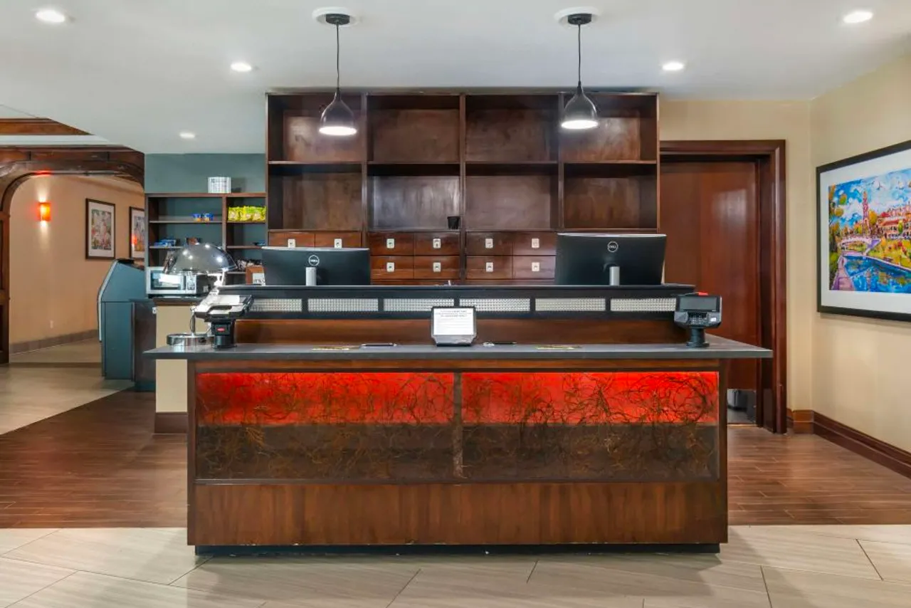 Best Western Plus Kansas City Sports Complex Hotel — ภาพห้องพักและบรรยากาศ
