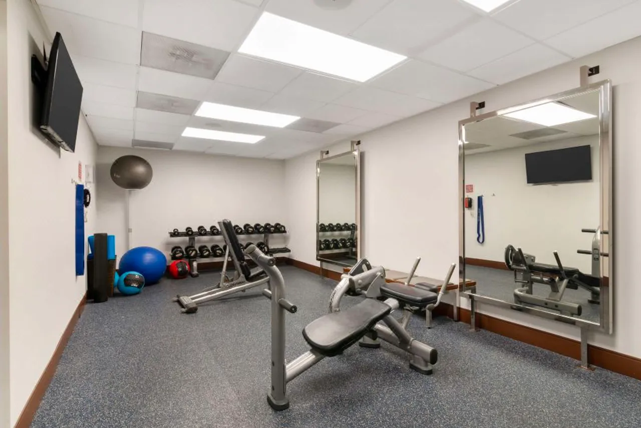 Best Western Plus Kansas City Sports Complex Hotel — ภาพห้องพักและบรรยากาศ