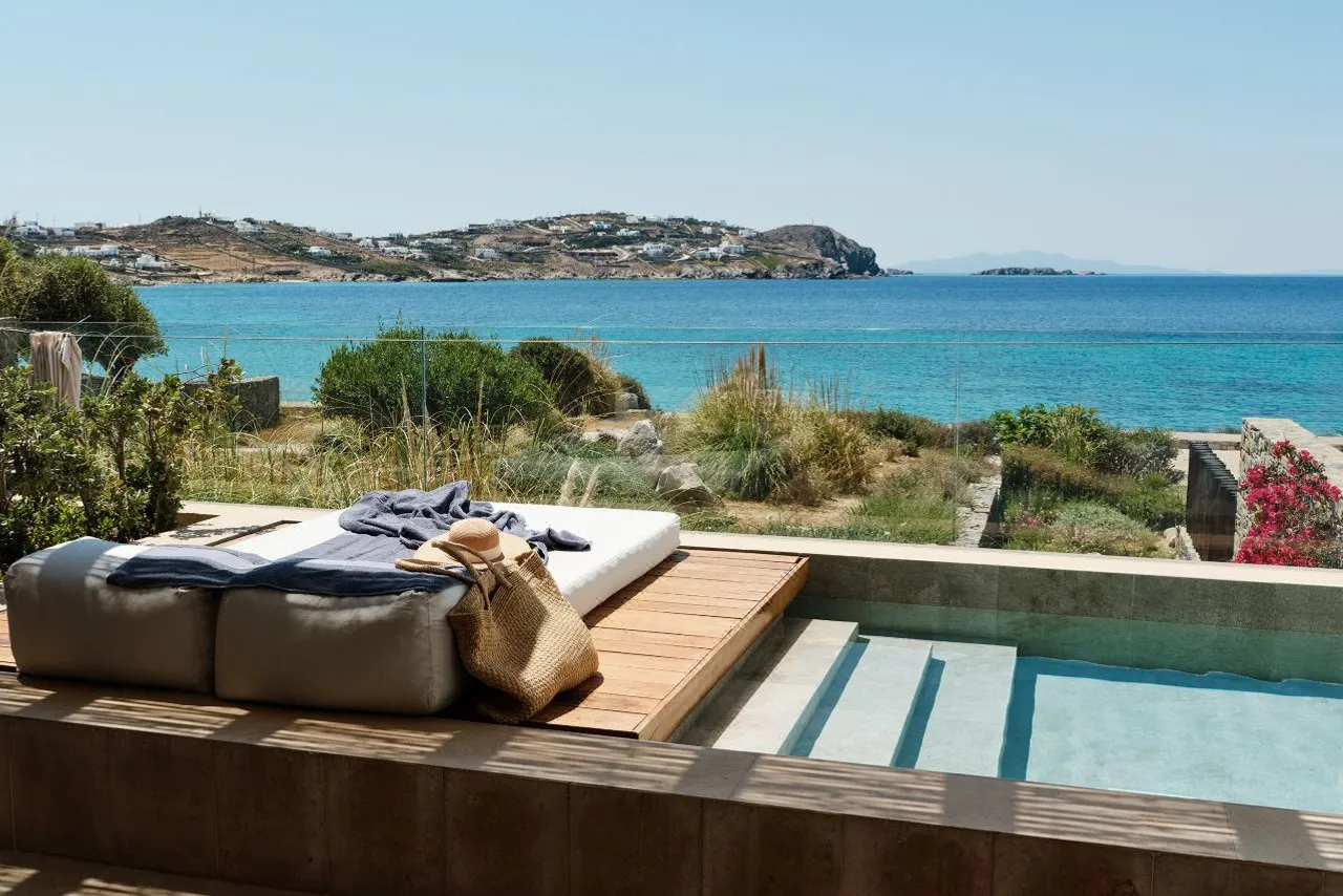 Bill & Coo Suites and Lounge Mykonos — rooms and atmosphere