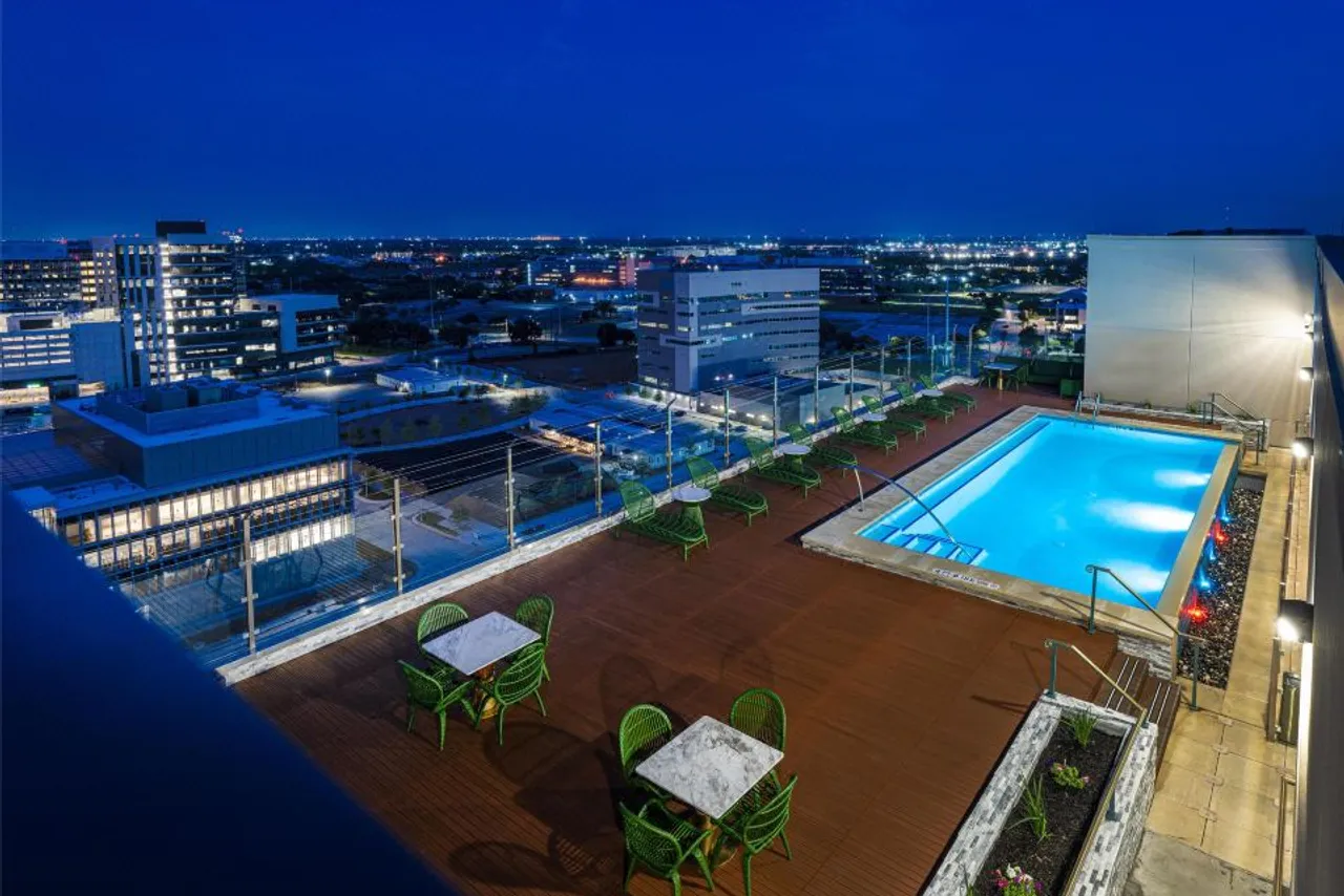 Blossom Hotel Houston, Curio Collection by Hilton — ภาพห้องพักและบรรยากาศ
