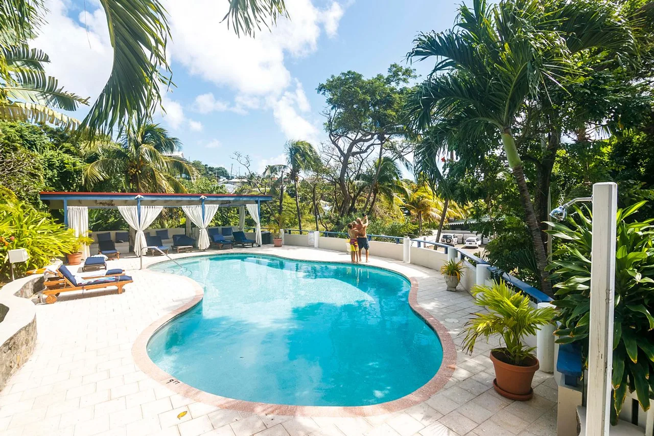 Blue Lagoon Hotel &amp; Marina — โรงแรมในคิงส์ทาวน์