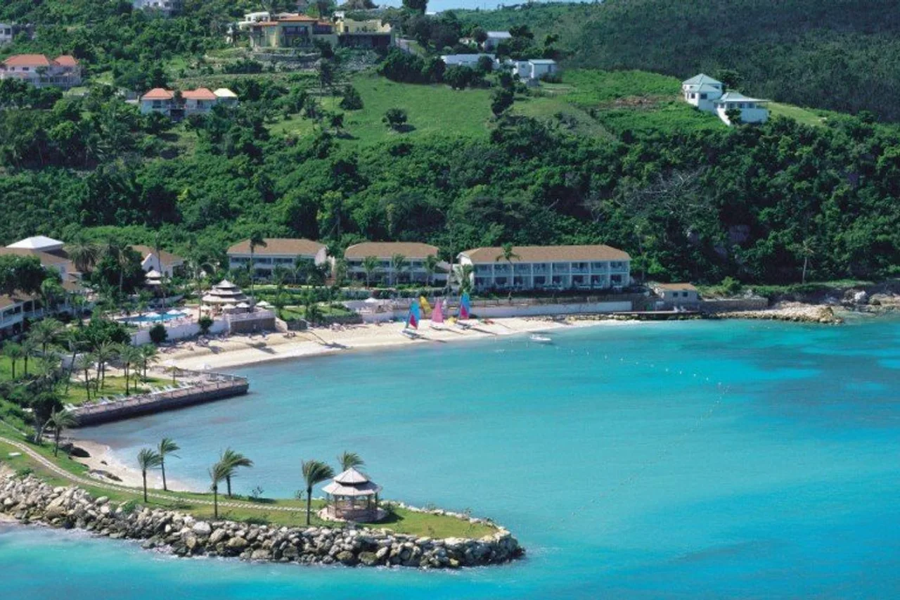 Blue Waters Resort & Spa — rooms and atmosphere
